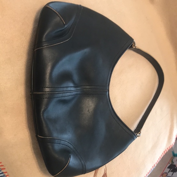 Ann Taylor leather bag. - Picture 2 of 6